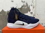 Side view of a navy Nike Zoom Hyperdunk basketball shoe with a white midsole and black Swoosh