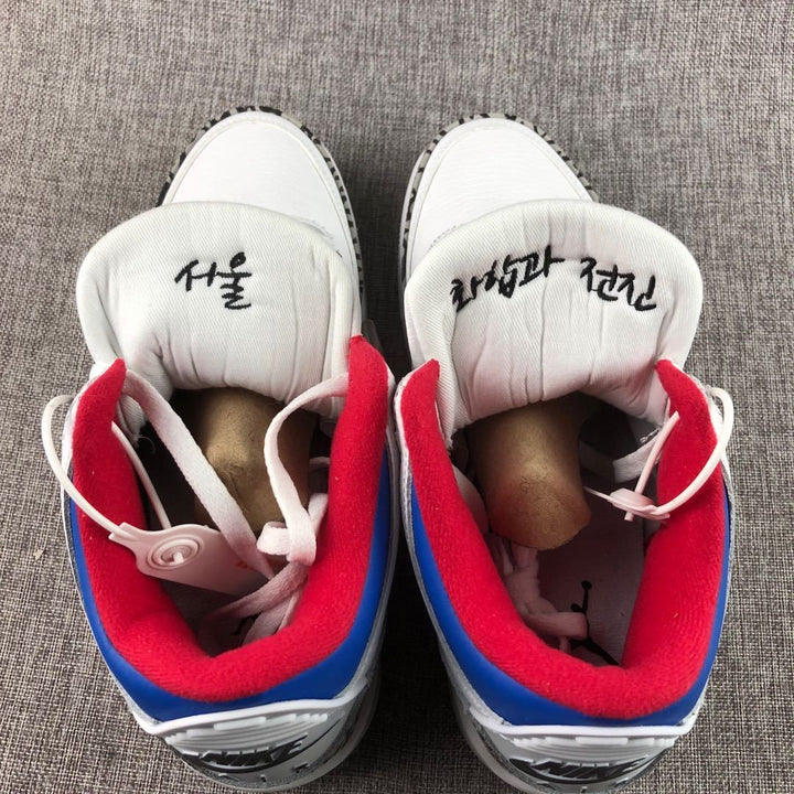 Top view of the Air Jordan 3 sneakers showing padded white tongues, red lining and blue collar panels.