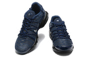 Front view of the pair of navy Nike Air Max Plus sneakers.