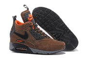 Side view and outsole of the brown Nike Air Max 90 Winter Sneakerboot.