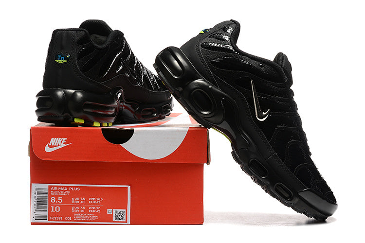 Pair of black Nike Air Max Plus sneakers on a red Nike shoe box; the box label shows style code FZ2591-001 and sample sizes.
