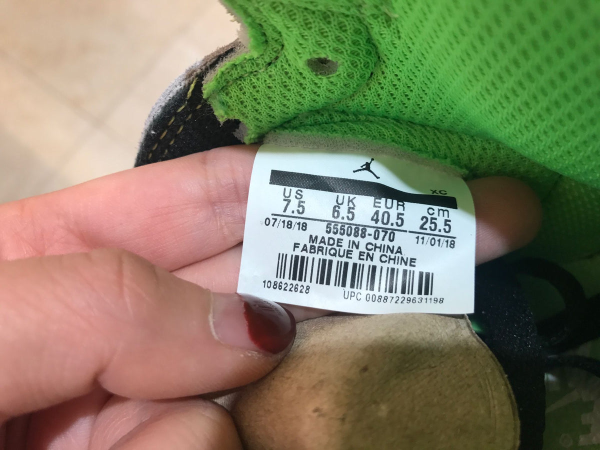Close-up of the inside size label showing US 7.5, UK 6.5, EU 40.5 and 25.5 cm.