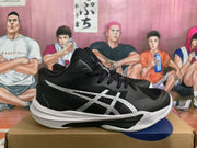 Side profile highlighting the contrasting ASICS branding and layered white outsole.