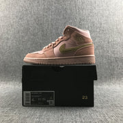 Side view of the sneaker displayed on its box; the box label shows style code 852542-600 and sample size EU 36.