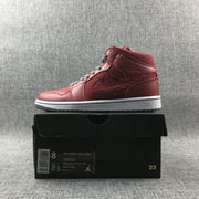 Side profile of the sneaker displayed on a black shoe box; the box label visibly shows UK 7, EUR 41, CM 26, and style code 364770 602.
