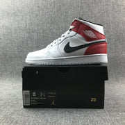 Side profile of the sneaker displayed on its box; the box label visibly shows EU 41 and style code 554724-116.