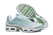 Nike Air Max Plus VII sneakers shown from the side and outsole.