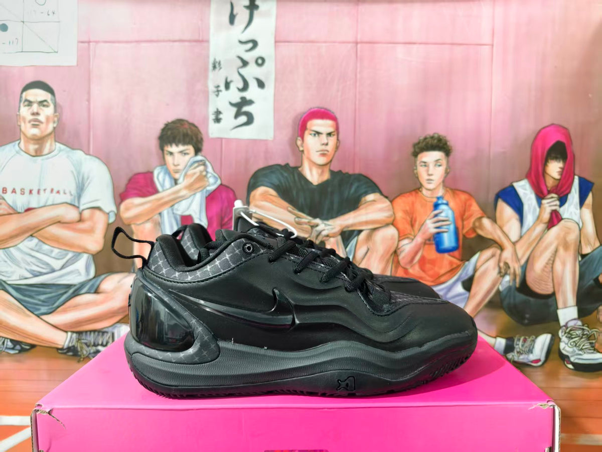 Black basketball sneaker in side view with gray patterned trim