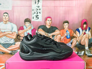Black basketball sneaker in side view with gray patterned trim