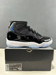 Side view of the sneaker beside its box; the box label shows Air Jordan 11 Retro, color text, style code CT8012 900 and a sample size of EU 40.5.
