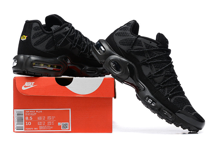 Black Nike Air Max Plus sneakers displayed with a box showing EU 42