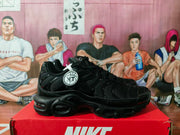 Black Nike sneaker shown in side profile on a red Nike shoebox.