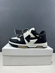 Side profile of the sneaker with its lace-up closure, arrow side motif and attached hangtag.