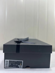 Shoe box label showing Air Jordan 1 Low SE, style code DX4374-008, and sample size details