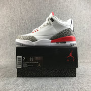 Sneaker displayed on its box; box label shows style code 136064 116 and size 7 US, EU 40