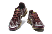 Pair of Nike Air Max Plus VII sneakers shown from front and overhead angles.