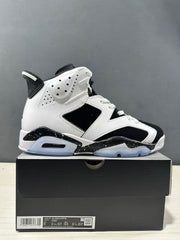 Side profile with the shoebox label visible; the label identifies style code CT8529-108 and sample size information.