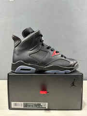 Side view of the sneaker above its box; the box label visibly shows style code II6558-001 and an EU 40 sample size.