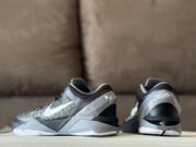 Rear view of the pair showing grey heel panels, black collars and Kobe signature details.