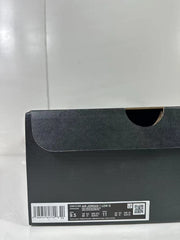 Black shoebox with a visible label showing style code DD9315-006 and sample size information.