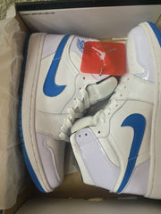 Sneakers shown inside an open shoebox with white uppers and blue accents.