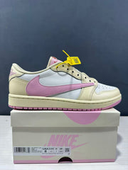 Side view of the cream, white and pink low-top sneaker displayed on its box; the box label shows EU 41.