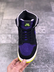 Top-front view showing the purple perforated toe box, black laces and Zoom Air tongue label.