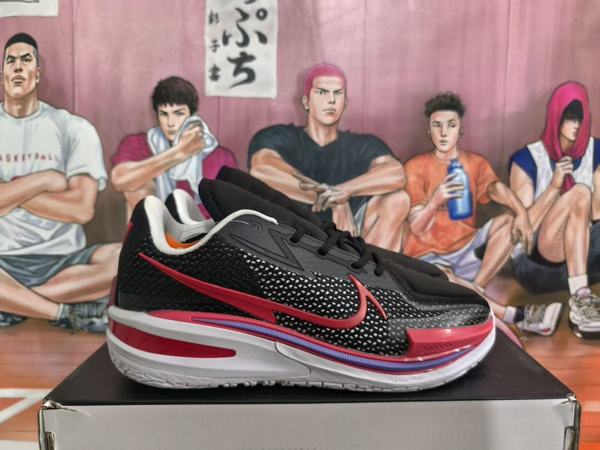 Black and pink Nike basketball shoe shown on a box against an illustrated basketball-themed background.