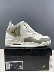 Side view of a sneaker above its shoebox; the box label identifies Jordan Courtside 23 and shows EU 40 for the photographed sample.