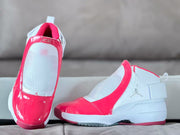 Duplicate front and side presentation of the sneaker pair.