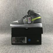 Side view of the sneaker displayed on a black shoebox; the label visibly shows Air Jordan 1 Mid (GS), 5Y, EU 37.5 and style code 554724-072.