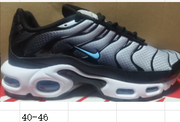 Side view of a Nike Air Max Plus sneaker; the accompanying size chart shows 40–46.