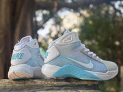 Side-by-side view highlighting the white heel Nike branding and light blue panels.