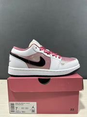 Side view of the sneaker beside its shoebox, whose label visibly shows the product name and size details.