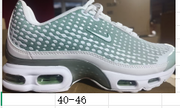 Teal and white sneaker side view with a size-range caption reading 40–46.